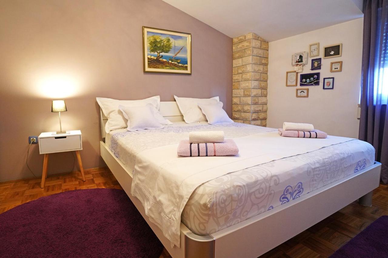 Villa Tago With Heated New Pool Каштела Экстерьер фото