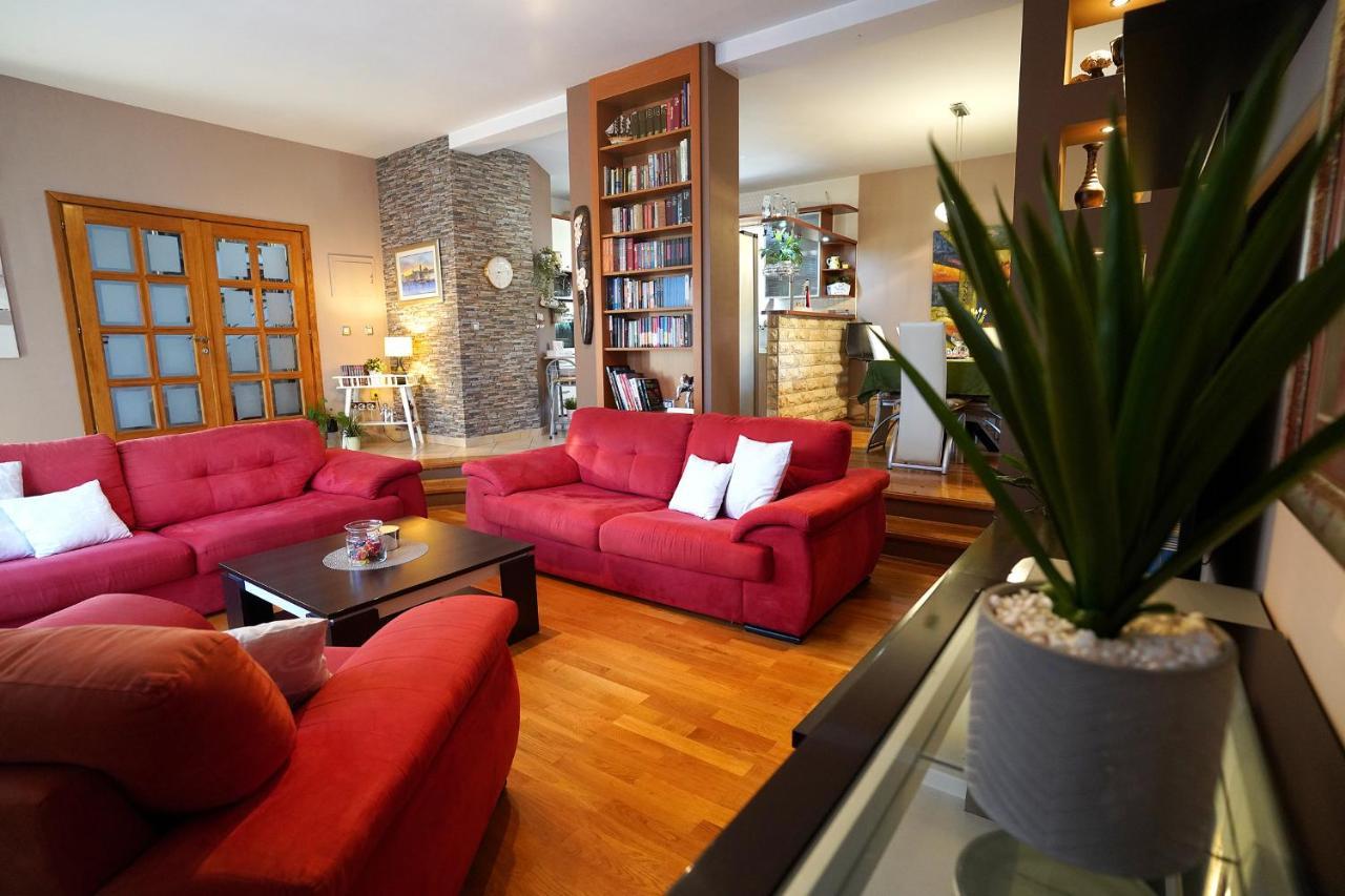 Villa Tago With Heated New Pool Каштела Экстерьер фото