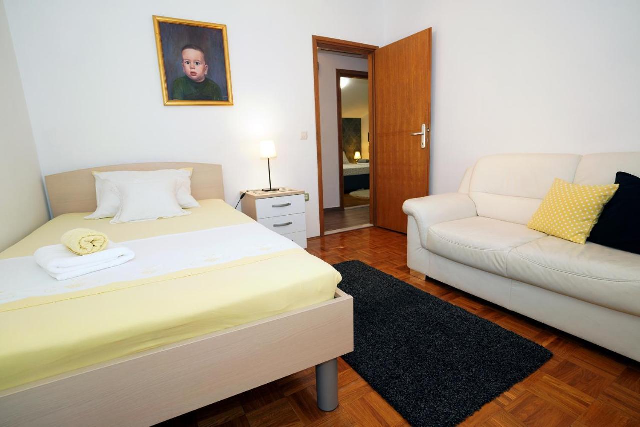 Villa Tago With Heated New Pool Каштела Экстерьер фото